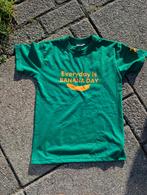 Te koop: Donkergroen t-shirt uit Oeganda., Kinderen en Baby's, Kinderkleding | Maat 176, Ophalen of Verzenden, Nieuw, Jongen, Shirt of Longsleeve