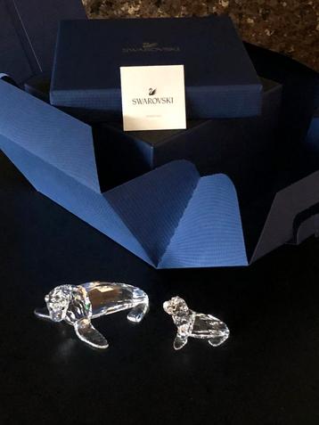 NIEUWSTAAT SWAROVSKI ZEELEEUW MOEDER MET JONG NIEUWE VERSIE beschikbaar voor biedingen