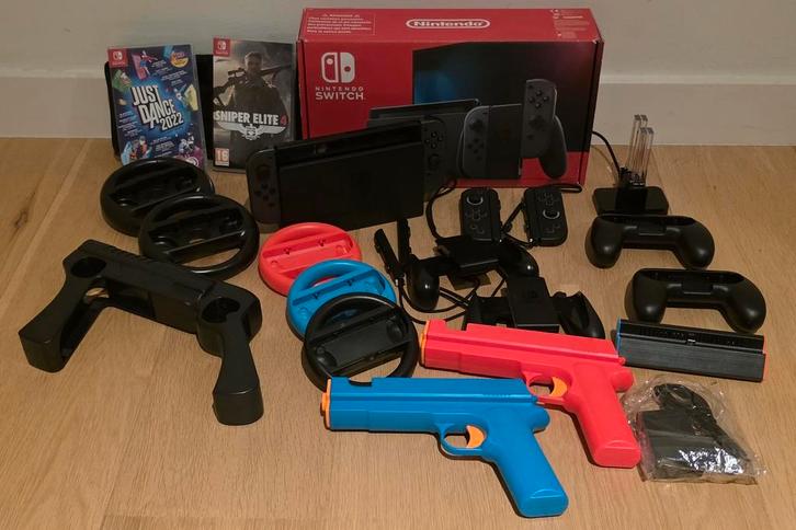 Nintendo Switch - Grijs - met veel extra’s, Spelcomputers en Games, Games | Nintendo Switch, Zo goed als nieuw, Avontuur en Actie