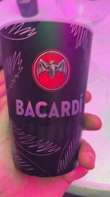 Bacardi beker beschikbaar voor biedingen