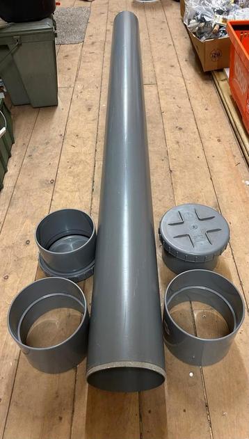 2 meter pvc buis 160 , koppelstukken en eindkappen beschikbaar voor biedingen