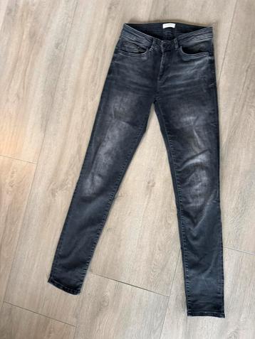 Silver creek jeans  beschikbaar voor biedingen