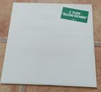 12'' 2 Tuff - Slow down (samples Hold on & Ghetto Heaven), Ophalen of Verzenden, 1980 tot 2000, Zo goed als nieuw, 12 inch