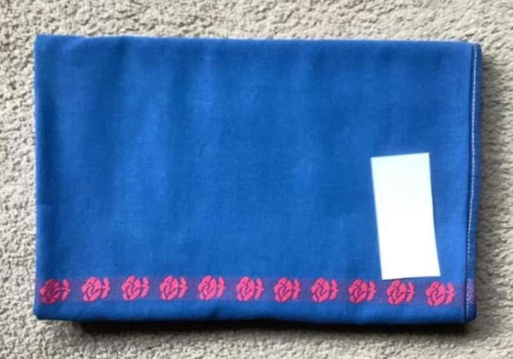 Blauw tafellaken, tafelkleed leuke details; 140 * 130 cm, Huis en Inrichting, Tafelkleden, Zo goed als nieuw, Rechthoek, Binnen