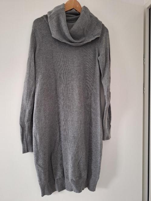 Zgan jurk met grote kol. Maat 40-42. 10 euro, Kleding | Dames, Jurken, Zo goed als nieuw, Maat 38/40 (M), Grijs, Boven de knie