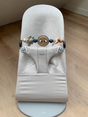 BabyBjörn Bliss Jersey Wipstoel 3D Lichtbeige incl speelboog beschikbaar voor biedingen