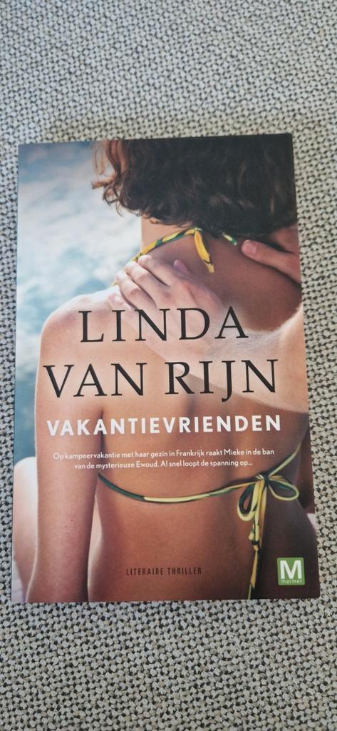 Linda van Rijn - Vakantievrienden, Boeken, Thrillers, Zo goed als nieuw, Nederland, Ophalen of Verzenden