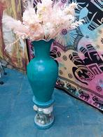 Turquoise vaas met kunstbloemen, Antiek en Kunst, Antiek | Vazen, Ophalen