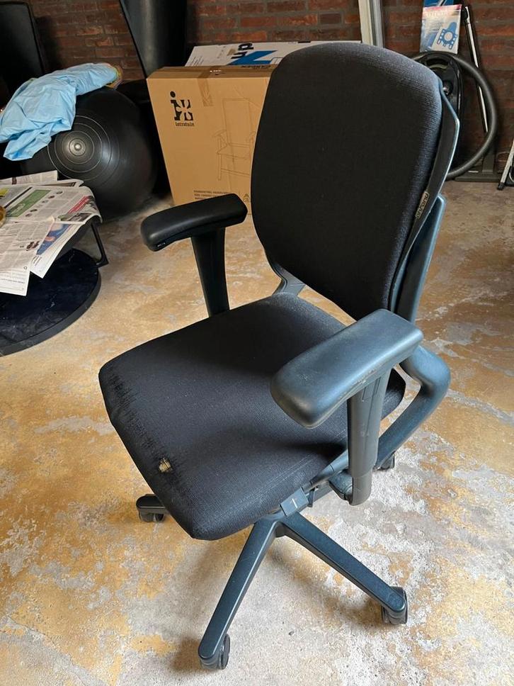 2e hands bureaustoel Ahrend, Huis en Inrichting, Bureaustoelen, Gebruikt, Zwart, Ophalen