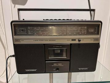 Vintage Grundig RR 720 international Radio beschikbaar voor biedingen