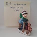 B18, jochie met beer op slee, kerstdorp, Diversen, Kerst, Ophalen of Verzenden, Zo goed als nieuw