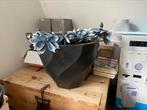 Zwarte pot/plantenbak mey kunstbloemen, Tuin en Terras, Ophalen, Steen, Gebruikt, Minder dan 60 cm