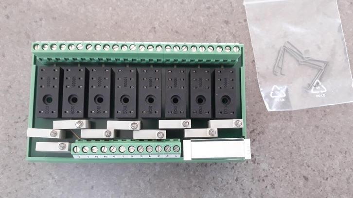 Phoenix relaismodule - UMK- 8 RM230ACMKDS (nw 2 stuks), Hobby en Vrije tijd, Elektronica-componenten, Nieuw, Ophalen of Verzenden