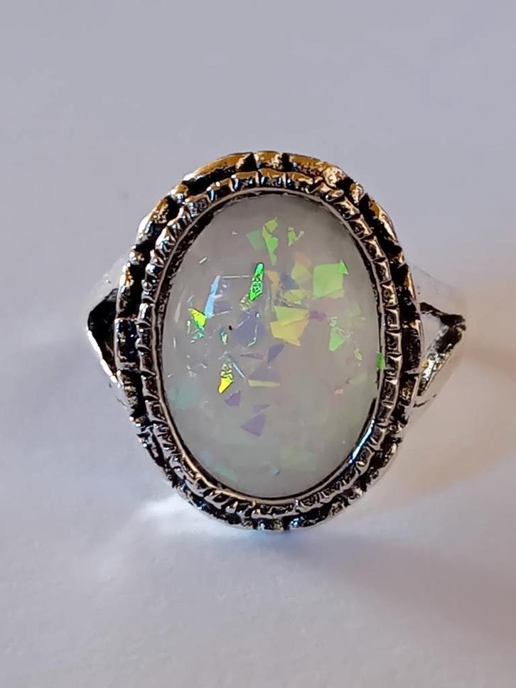 Opalessent  - Maat 16, Sieraden, Tassen en Uiterlijk, Ringen, Zo goed als nieuw, Dame of Heer, 18 tot 19, Wit, Zilver, Met kristal