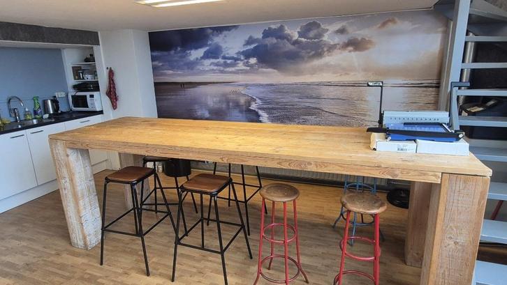 Lange Vuren Houten Lunch/Borreltafel met Barkrukken, Huis en Inrichting, Tafels | Statafels, Ophalen of Verzenden