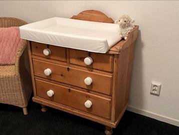 Oud grenen commode beschikbaar voor biedingen