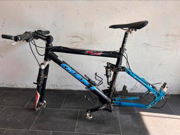 Giant XTC mountainbike fully onderdelen beschikbaar voor biedingen