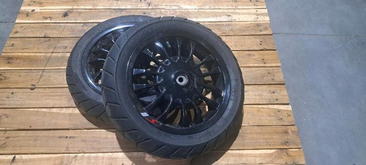 Set wielen voor een Vespa Sprint S, Fietsen en Brommers, Brommeronderdelen | Algemeen, Zo goed als nieuw, Overige typen, Ophalen of Verzenden