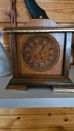 Vintage Houten Tafelklok met Romeinse Cijfers, Ophalen of Verzenden, Gebruikt, Analoog, Wekker of Tafelklok
