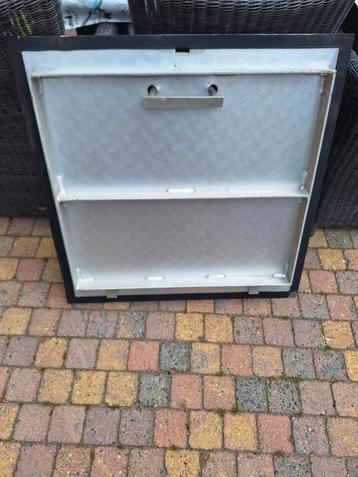 Verzinkte putrand met aluminium deksel  beschikbaar voor biedingen