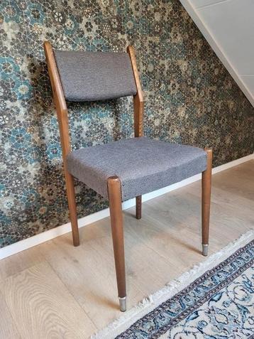 Vintage eetkamer stoel beschikbaar voor biedingen