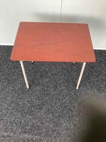 Vintsge bijzet tafel beschikbaar voor biedingen
