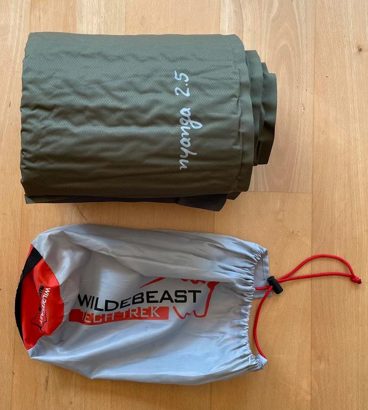Self Inflating slaapmat Wildebeast 183 x 51 x 2,5 cm. 780 g., Caravans en Kamperen, Slaapmatten, Zo goed als nieuw, Ophalen of Verzenden