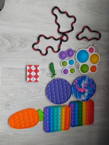 14 fidget toys  beschikbaar voor biedingen