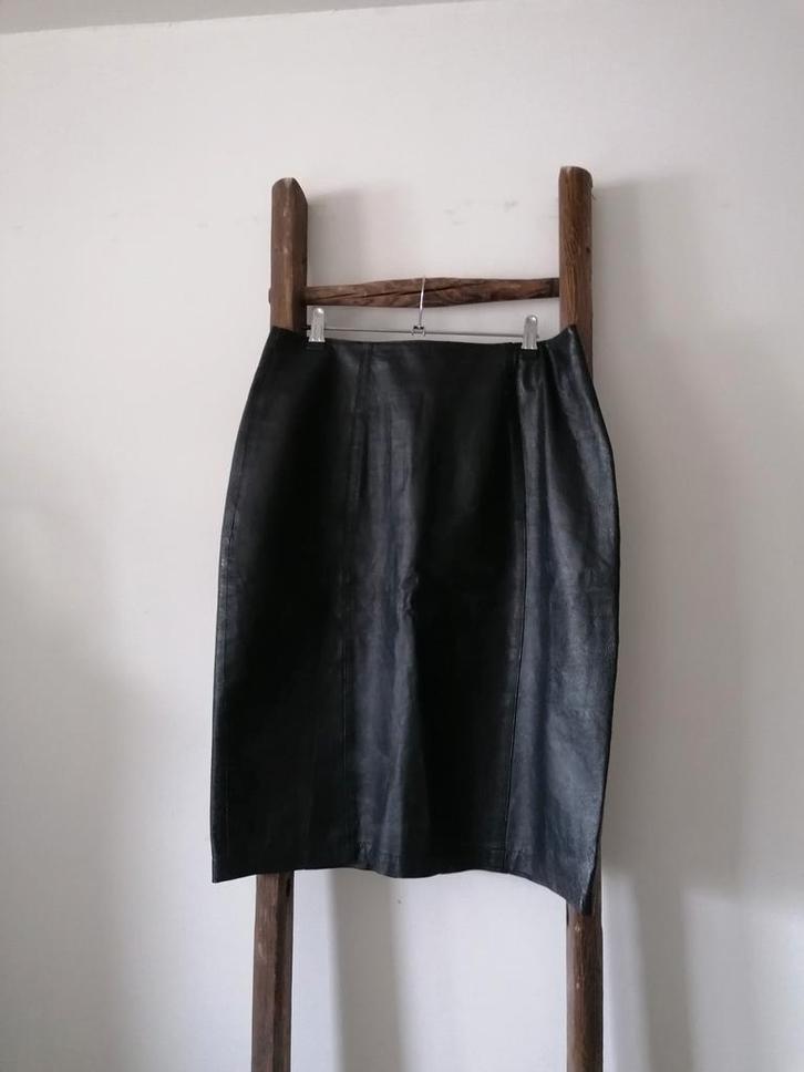 Leren zwarte rok halflang 40 L, Kleding | Dames, Rokken, Zo goed als nieuw, Maat 38/40 (M), Zwart, Onder de knie, Ophalen of Verzenden