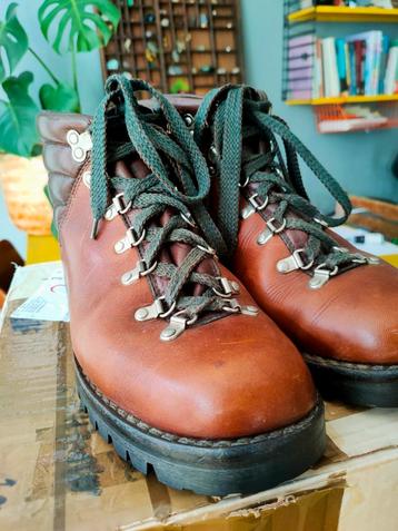 Vintage leren wandelschoenen beschikbaar voor biedingen