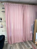 2 stuks roze velvet gordijnen, Huis en Inrichting, Stoffering | Gordijnen en Lamellen, Ophalen of Verzenden, 200 cm of meer