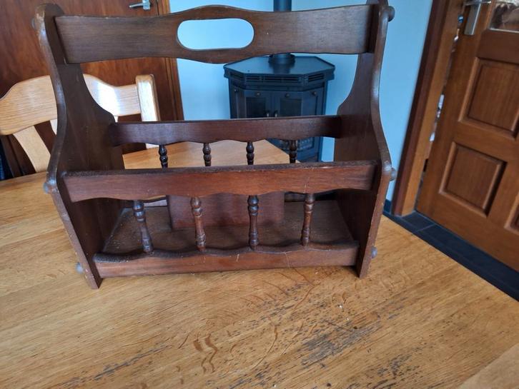 Vintage houten krantenbak, Huis en Inrichting, Woonaccessoires | Krantenbakken en Lectuurbakken, Gebruikt, Ophalen of Verzenden