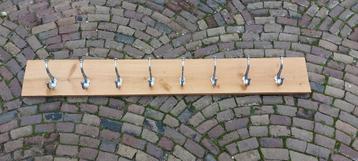 Stoere houten kapstok met 8 ophanghaken  beschikbaar voor biedingen