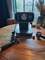 Tomado TPM1501B Retro Espressomachine - Zwart, Ophalen, Espresso apparaat, Zo goed als nieuw, Afneembaar waterreservoir