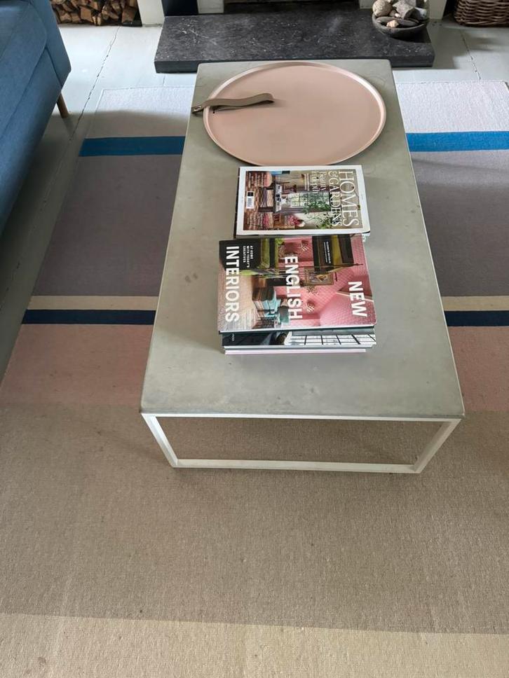 Salontafel modern! Met grijs betonnen blad, Huis en Inrichting, Tafels | Salontafels, Gebruikt, Minder dan 50 cm, 50 tot 100 cm