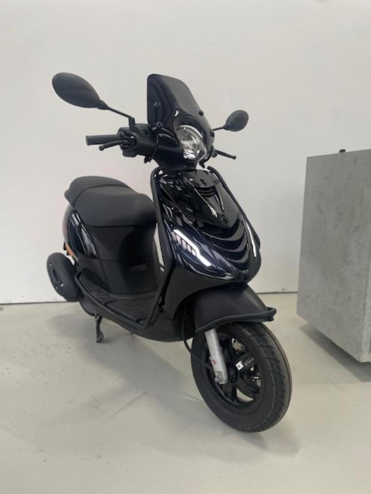 Piaggio zip SP BLACK 2024 2018 km - Nieuwstaat! GARANTIE, Fietsen en Brommers, Brommers | Tuning en Styling, Zo goed als nieuw