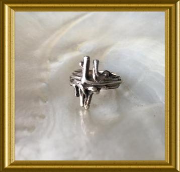 Vintage zilveren design ring beschikbaar voor biedingen
