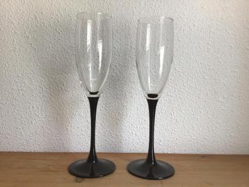 2 Luminarc Domino champagne glazen, flutes met zwarte steel beschikbaar voor biedingen