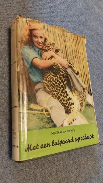 Met een luipaard op schoot, Michaela Denis  beschikbaar voor biedingen