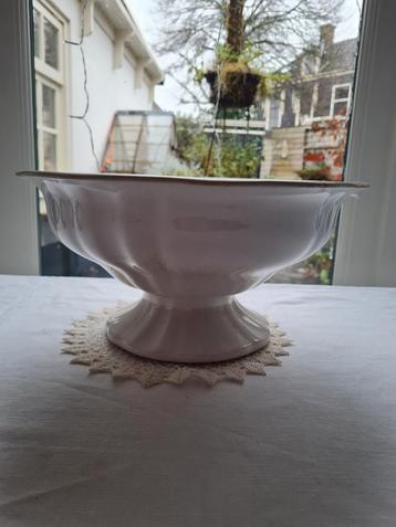 Antieke fruitschaal Society Céramiques Maestricht beschikbaar voor biedingen