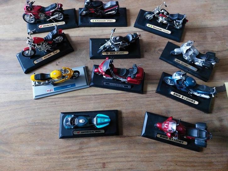 Diverse schaalmodellen motoren 8 stuks, Hobby en Vrije tijd, Modelauto's | Overige schalen, Zo goed als nieuw, Motor, Ophalen of Verzenden