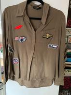 Leger groene blouse maat L 40 met patches groen als nieuw, Ophalen of Verzenden, Zo goed als nieuw, Maat 38/40 (M), Groen