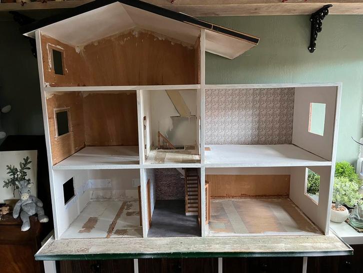 Stoer groot stevig poppenhuis 1:12, Verzamelen, Poppenhuizen en Toebehoren, Zo goed als nieuw, Poppenhuis, Ophalen