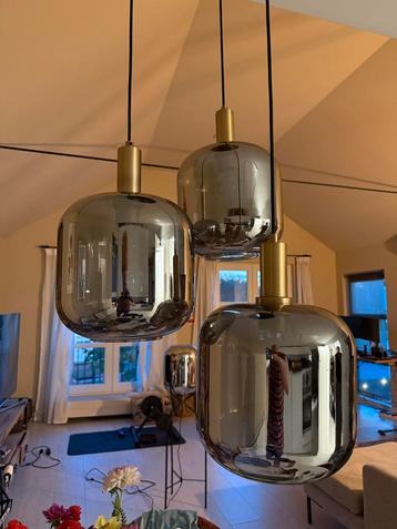 Moderne Hanglamp met 3 Glazen Kappen beschikbaar voor biedingen