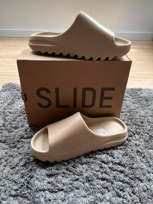 Yeezy slide sand maat 45, Kleding | Heren, Schoenen, Nieuw, Slippers, Overige kleuren, Ophalen of Verzenden