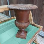 Franse brocante tuinvaas gietijzer vaas op voet, Tuin en Terras, Tuinvazen, Ophalen of Verzenden, Zo goed als nieuw