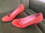 Vintage. Pumps maat 38., Kleding | Dames, Schoenen, Ophalen of Verzenden, Zo goed als nieuw, Rood