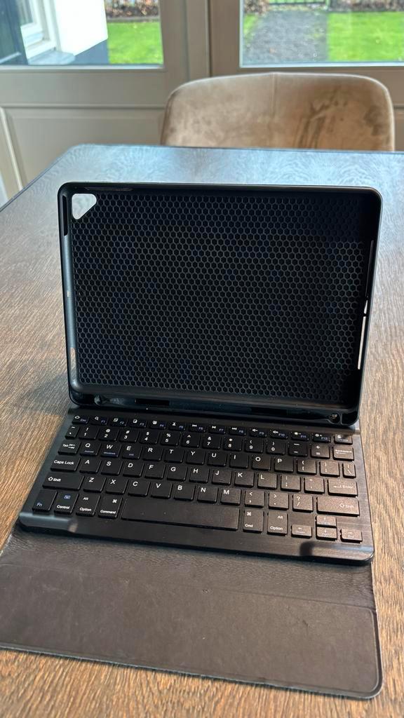 iPad 9.7 inch Toetsenbord Bookcase, Computers en Software, Tablet-hoezen, Gebruikt, Bescherming voor- en achterkant, 9 inch, Ophalen of Verzenden