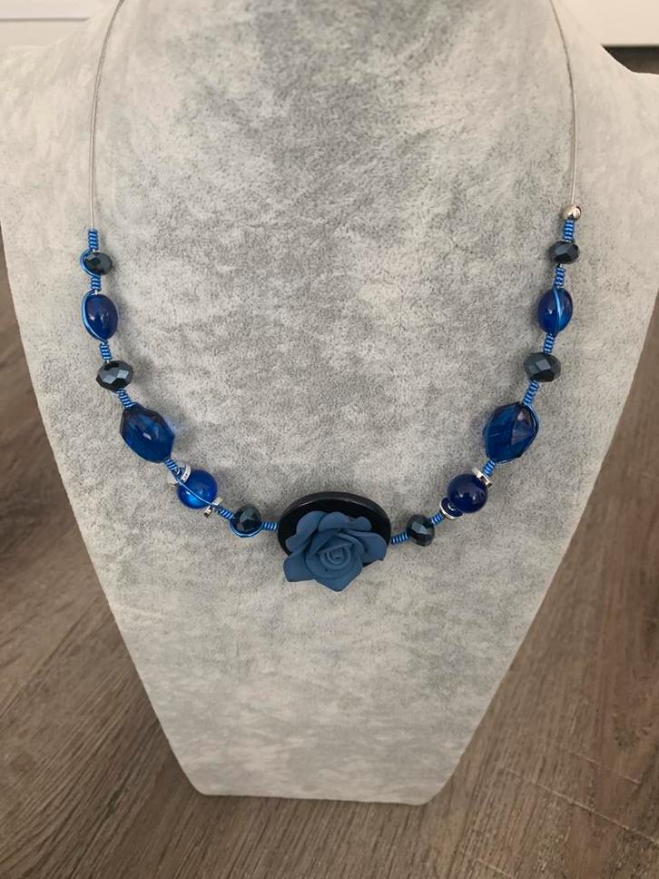 Partij 10 stuks kettingen blauw K125, Sieraden, Tassen en Uiterlijk, Kettingen, Nieuw, Overige materialen, Blauw, Ophalen of Verzenden