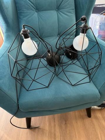 2 IKEA hang lampen beschikbaar voor biedingen